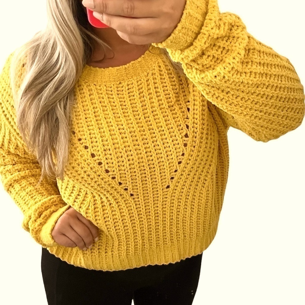 𝅺love Tree NWOT Golden Yellow Chenille Cropped Chunky Knit Sweater